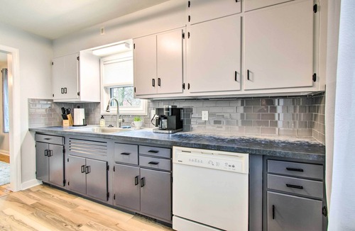 Normal House | Pet-Friendly Uptown Normal Home: Steps to ISU