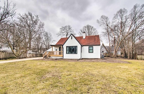 Normal House | Pet-Friendly Uptown Normal Home: Steps to ISU