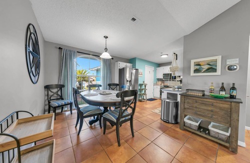 El Centro Beach House | ☀️Pet Friendly-Walk2Beach-Manatee Summer House☀️