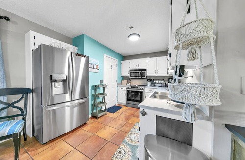 El Centro Beach House | ☀️Pet Friendly-Walk2Beach-Manatee Summer House☀️