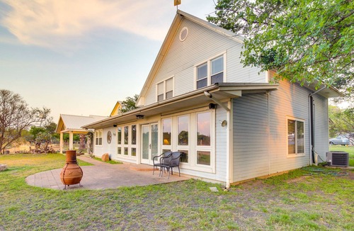 Tow House | Pet-Friendly Vacation Rental in Texas!