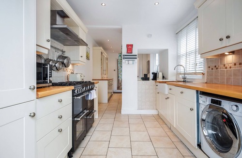 Windsor House | Pet Friendly Victorian House in Central Windsor