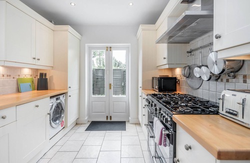 Windsor House | Pet Friendly Victorian House in Central Windsor