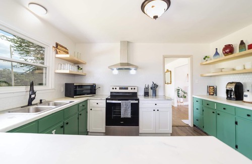 Shenandoah House | Pet Friendly, Views, Hot Tub, Firepit, Kayak, BBQ