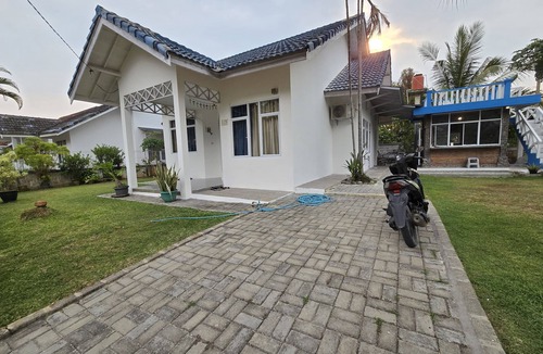 Bulakan Villa | Pet friendly villa 2.5 hour drive from Jakarta
