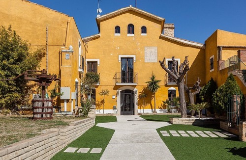 Can Trabal House | Pet-Friendly Villa Masía Can Trabal with Mountain View, Pool, Jacuzzi, Wi-Fi, A/C, Terrace & Garden