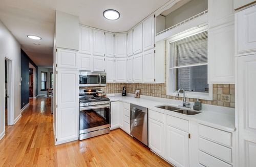 Wrigleyville House | Pet-Friendly w/Pool Table: Walk to Wrigley Field