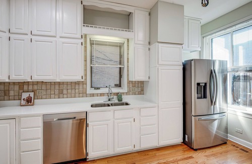 Wrigleyville House | Pet-Friendly w/Pool Table: Walk to Wrigley Field