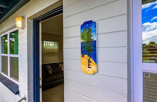 Smith's Memento Apartment | * Pet Friendly* Walk to Beach & Ocean Center