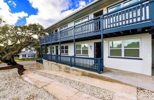 Smith's Memento Apartment | * Pet Friendly* Walk to Beach & Ocean Center