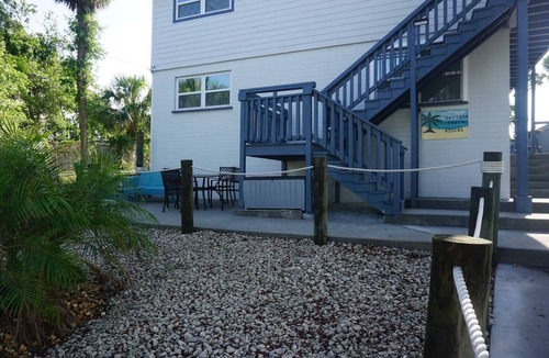 Smith's Memento Apartment | * Pet Friendly* Walk to Beach & Ocean Center