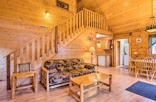 Warrens Cottage | Pet-friendly Warrens Cabin w/Fire Pit!