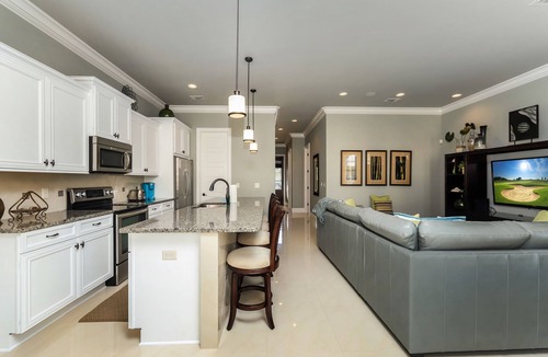 Villa Lago House | Pet Friendly ~ Water View ~ 2 Golf Carts