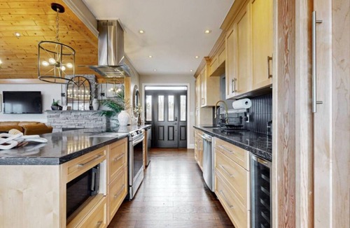 Bowmanville Cottage | Pet Friendly, water front Cottage Getaway in Bowmanville with hot tub & more…