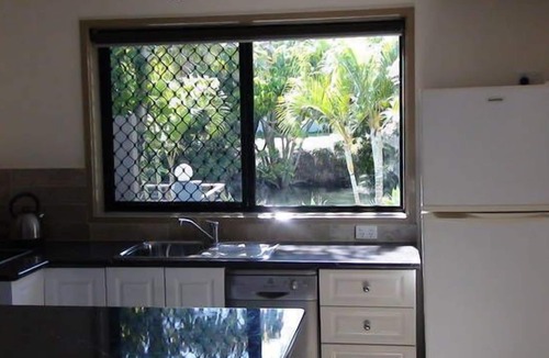 Labrador Apartment | pet friendly water front 1 x bed apartment