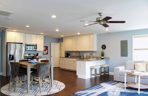 Pasadena Cottage | Pet Friendly Water View Cottage