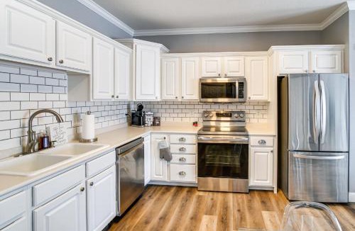 Waukee House | Pet-Friendly Waukee Condo: 14 Mi to Des Moines!