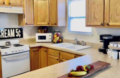 West Plains Apartment | Pet-Friendly West Plains Pad < 1 Mi to Dtwn!