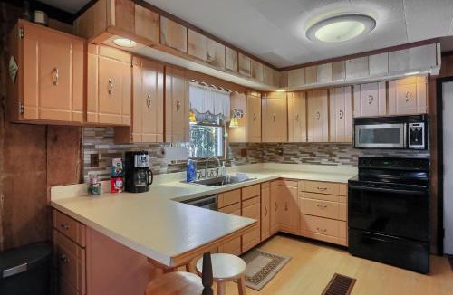 Brookville House | Pet Friendly Wi-Fi Firepit TV