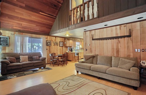 Brookville House | Pet Friendly | Wi-Fi | Firepit | TV