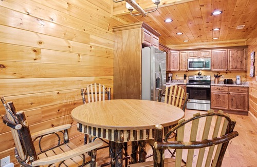 Rocky Grove Cabin | Pet Friendly with Huge Yard! Secluded Stay