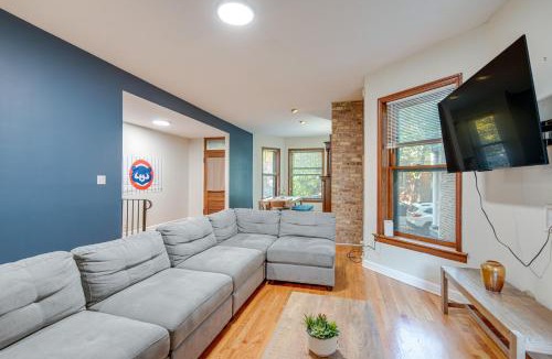 Wrigleyville House | Pet-Friendly with Pool Table Walk to Wrigley Field