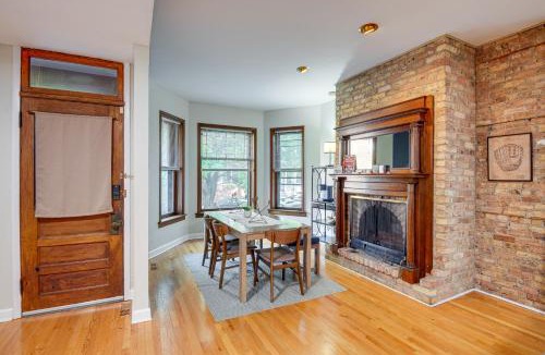 Wrigleyville House | Pet-Friendly with Pool Table Walk to Wrigley Field