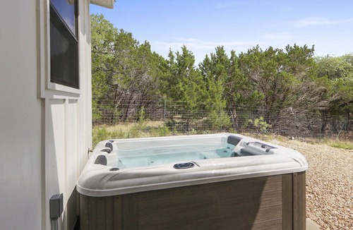 Fischer House | Pet Friendly with Pool and Hot Tub | Wiggle Butts Ranch #2