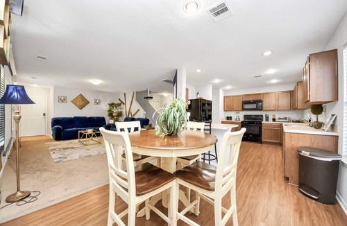 Houston House | Pet-FrndlyRetreat 600MbpsWiFi 8mi to IAH Sleeps 14