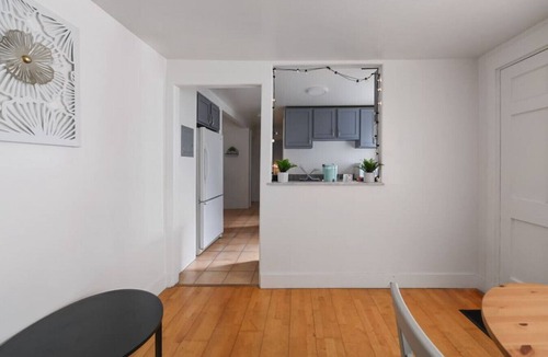 Poets Corner Apartment | Pet Lovers` Haven Near UCB & Subway