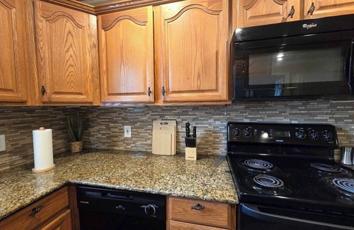 Calera House | Pet Paradise on Main: Fenced Yard Included!