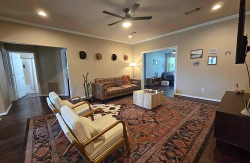 Calera House | Pet Paradise on Main Fenced Yard Included