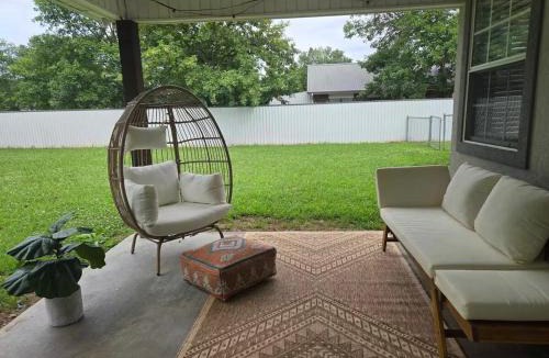 Calera House | Pet Paradise on Main Fenced Yard Included