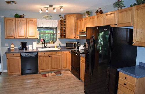 Dunnellon House | Pet safe fenced backyard on Withlacoochee River Kayaks Bikes internet provided