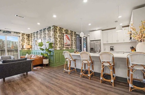 Rolling Mill Hill House | Petal & Palm-Rooftop Patio & Gym-Mins to Broadway