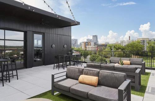 Rolling Mill Hill House | Petal & Palm-Rooftop Patio & Gym-Mins to Broadway