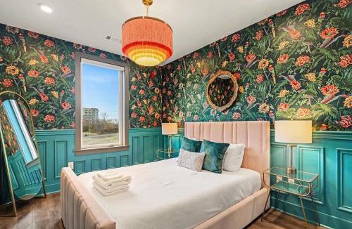 Rolling Mill Hill House | Petal & Palm-Rooftop Patio & Gym-Mins to Broadway