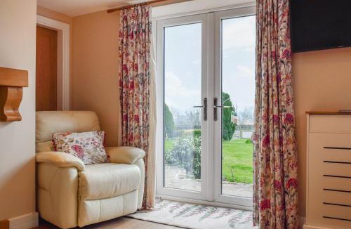 Swadlincote House | Petals Cottage