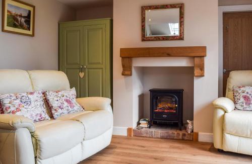 Swadlincote House | Petals Cottage
