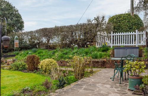Swadlincote House | Petals Cottage