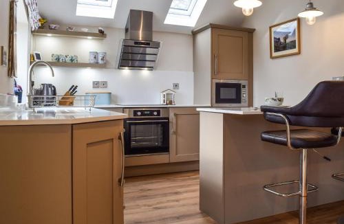 Swadlincote House | Petals Cottage