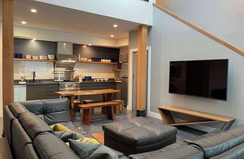 Petaluma Apartment | Petaluma Warehouse Loft Collection Unit E