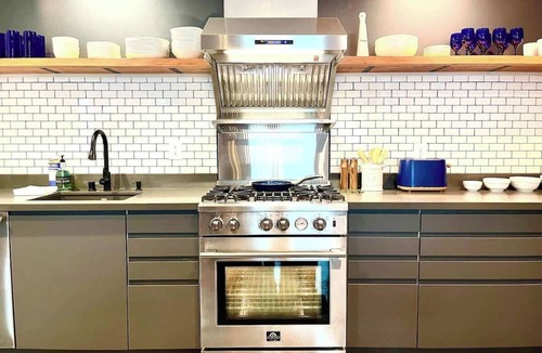 Petaluma Apartment | Petaluma Warehouse Loft Collection Unit E