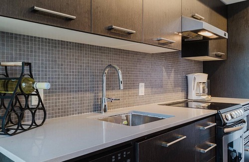 Toronto Entertainment District Condo | Peter pan hideaway 2 BEDroom in central of Toronto
