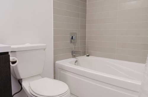 Toronto Entertainment District Condo | Peter pan hideaway 2 BEDroom in central of Toronto