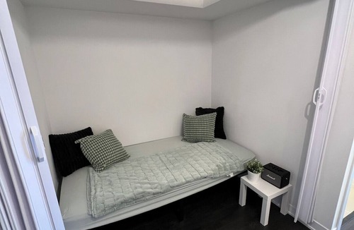 Toronto Entertainment District Condo | Peter pan hideaway 2 BEDroom in central of Toronto