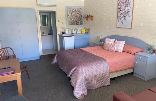 Peterborough Hotel | Peterborough Motel