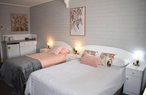 Peterborough Hotel | Peterborough Motel