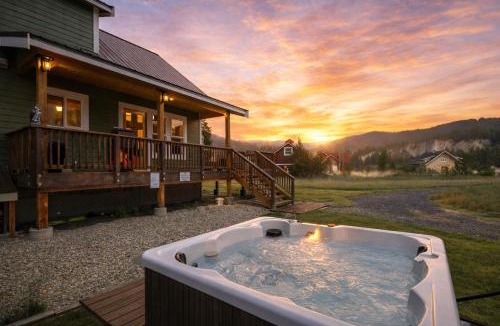 Plain House | Peterson Acres by NW Comfy Cabins