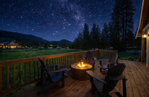 Plain House | Peterson Acres by NW Comfy Cabins